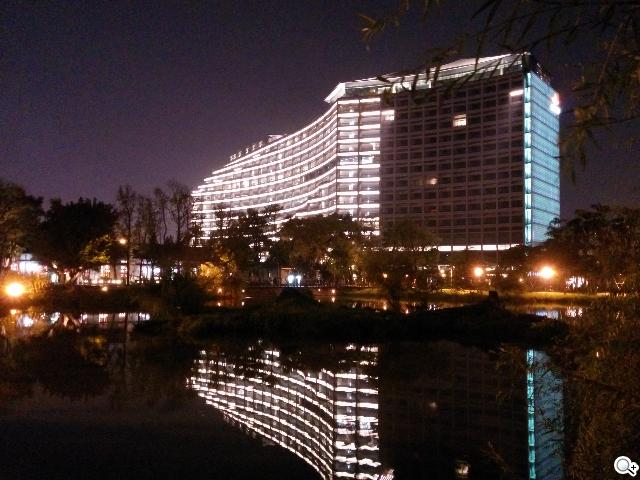 谷歌-Nexus-5-实拍图