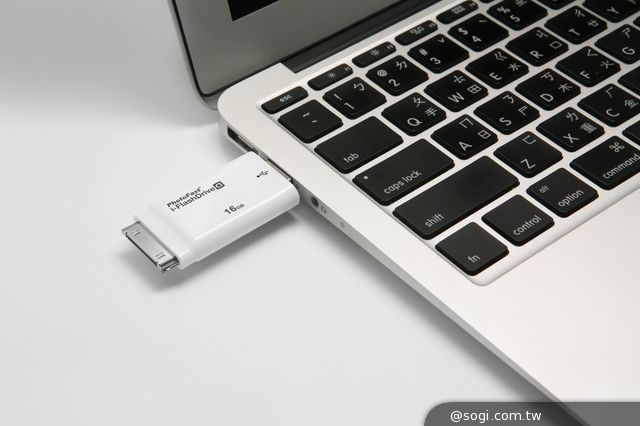 「i-FlashDrive雙頭龍」全球首支跨iOS和Android雙系統通用隨身碟 「i-FlashDrive雙頭龍」全球首支跨iOS和Android雙系統通用隨身碟