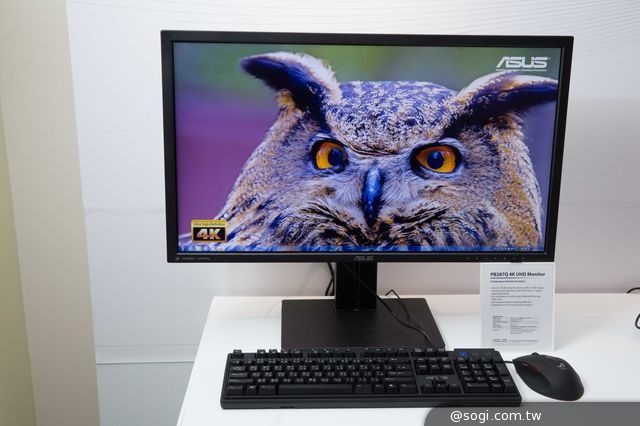 2014 CES華碩新品登場 28吋4K顯示器 輕巧可攜LED投影機精彩亮相 2014 CES華碩新品登場 28吋4K顯示器 輕巧可攜LED投影機精彩亮相