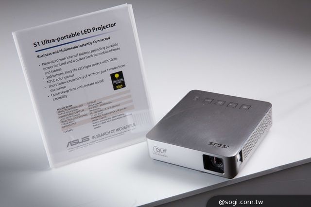 2014 CES華碩新品登場 28吋4K顯示器 輕巧可攜LED投影機精彩亮相 2014 CES華碩新品登場 28吋4K顯示器 輕巧可攜LED投影機精彩亮相