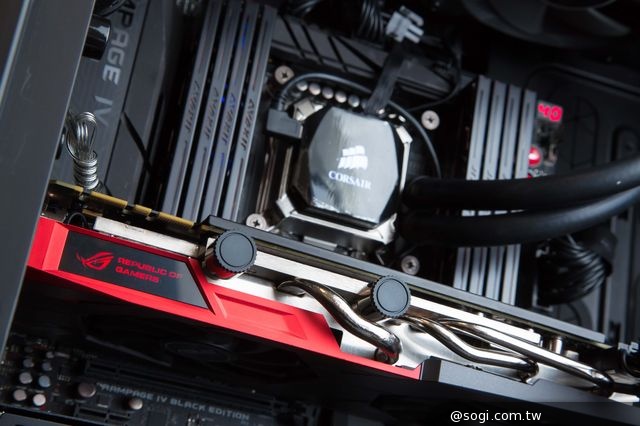 2014 CES華碩新品登場 28吋4K顯示器 輕巧可攜LED投影機精彩亮相 2014 CES華碩新品登場 28吋4K顯示器 輕巧可攜LED投影機精彩亮相