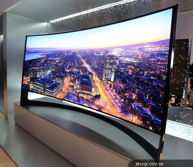 三星全新電視稱霸CES 推出105吋曲面及85吋可彎曲UHD TV