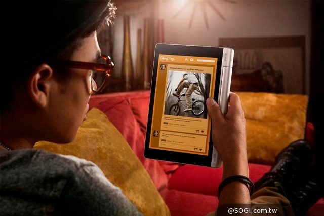 站著、趴著、拿著 最佳平板 Lenovo Yoga Tablet 陪你迎接新的一年