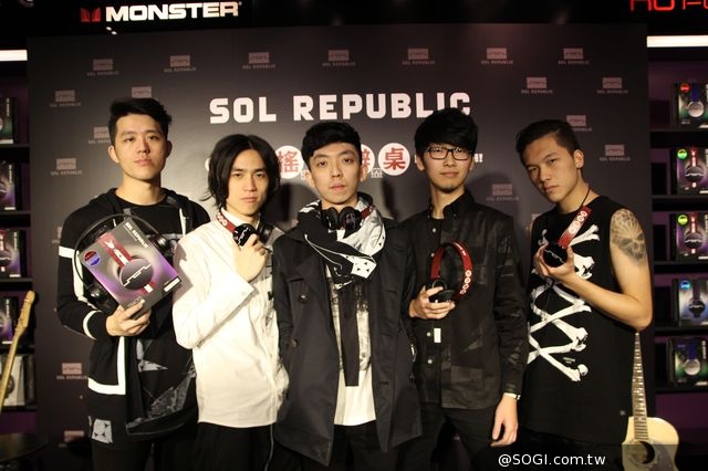 SOL REPUBLIC×搖滾辦桌聯名耳機開賣 一日店長嘴哥樂團 SOL REPUBLIC×搖滾辦桌聯名耳機開賣 一日店長嘴哥樂團