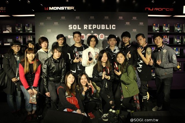 SOL REPUBLIC×搖滾辦桌聯名耳機開賣 一日店長嘴哥樂團 SOL REPUBLIC×搖滾辦桌聯名耳機開賣 一日店長嘴哥樂團