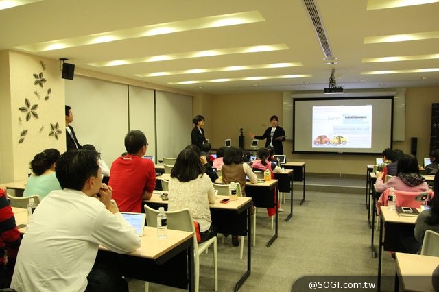 賈伯斯美語體驗營 全美語iPad教學 親子互動零距離 賈伯斯美語體驗營 全美語iPad教學 親子互動零距離