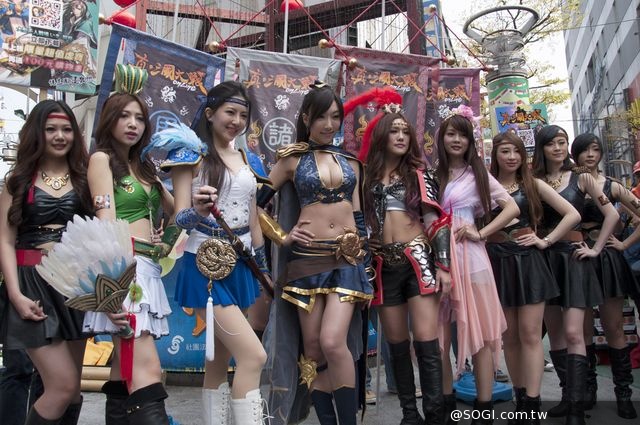 《真三國大戰》孫尚香率四大女武將 降臨西門町與現場民眾同樂 《真三國大戰》孫尚香率四大女武將 降臨西門町與現場民眾同樂