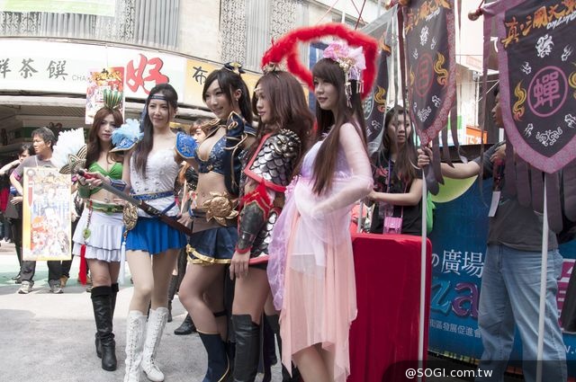 《真三國大戰》孫尚香率四大女武將 降臨西門町與現場民眾同樂 《真三國大戰》孫尚香率四大女武將 降臨西門町與現場民眾同樂
