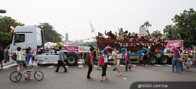 「smart城市新英雄」倡保育 臺北市立動物園建園百年大遊行 「smart城市新英雄」倡保育 臺北市立動物園建園百年大遊行