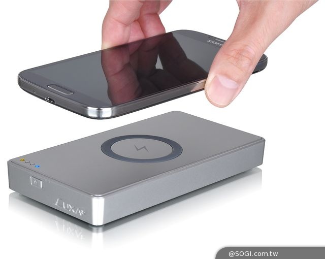 LUXA2 納爾莎 進駐美國知名電子週邊連鎖店 Fry’s Electronics