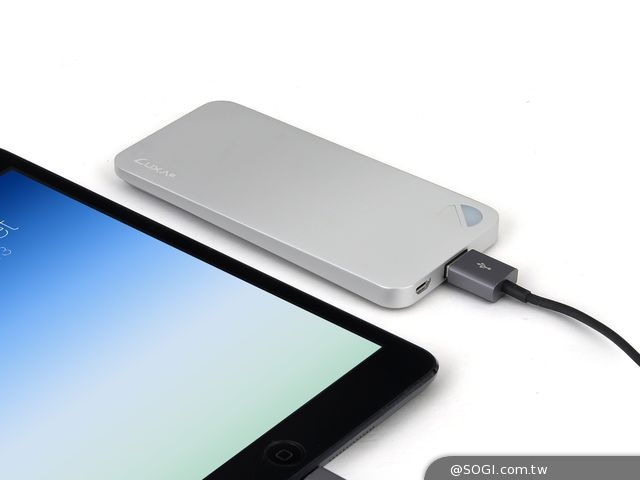 LUXA2 納爾莎 進駐美國知名電子週邊連鎖店 Fry’s Electronics