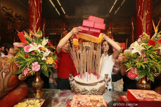 全民瘋媽祖「媽祖烙印蛋糕禮盒」過爐,媽祖加持有BUY有保庇 全民瘋媽祖「媽祖烙印蛋糕禮盒」過爐,媽祖加持有BUY有保庇