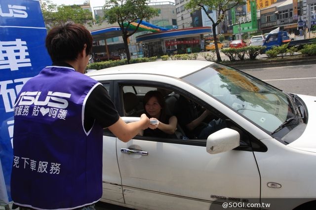 華碩旗艦展示中心聯合開幕  全台首創「維修取件免下車」