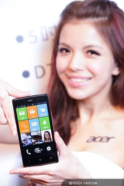 母親節獻禮1300萬畫素相機手機Liquid E3 推薦給喜愛拍照的媽媽