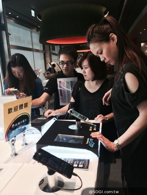 台灣大哥大 體驗4G飆速抽手機