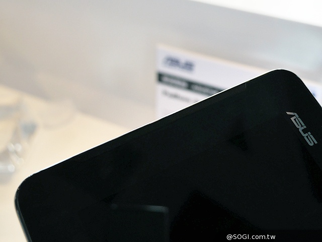 高階新機ASUS PadFone S搶先動手玩 7月上市【Computex 2014】 高階新機ASUS PadFone S搶先動手玩 7月上市【Computex 2014】