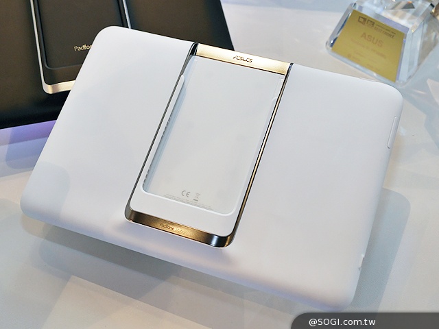 高階新機ASUS PadFone S搶先動手玩 7月上市【Computex 2014】 高階新機ASUS PadFone S搶先動手玩 7月上市【Computex 2014】