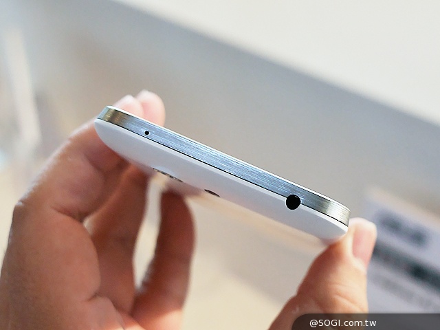 高階新機ASUS PadFone S搶先動手玩 7月上市【Computex 2014】 高階新機ASUS PadFone S搶先動手玩 7月上市【Computex 2014】