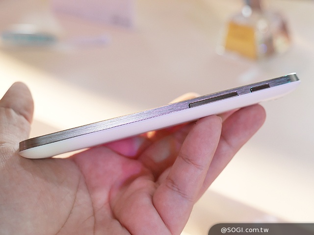 高階新機ASUS PadFone S搶先動手玩 7月上市【Computex 2014】 高階新機ASUS PadFone S搶先動手玩 7月上市【Computex 2014】