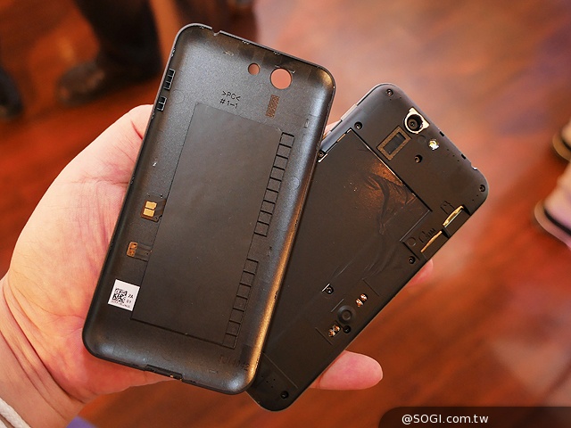 高階新機ASUS PadFone S搶先動手玩 7月上市【Computex 2014】 高階新機ASUS PadFone S搶先動手玩 7月上市【Computex 2014】