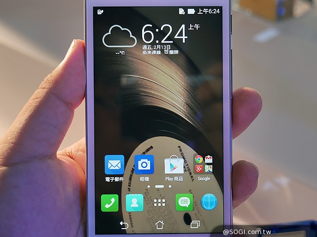 高階新機ASUS PadFone S搶先動手玩 7月上市【Computex 2014】 高階新機ASUS PadFone S搶先動手玩 7月上市【Computex 2014】