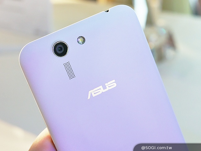 高階新機ASUS PadFone S搶先動手玩 7月上市【Computex 2014】 高階新機ASUS PadFone S搶先動手玩 7月上市【Computex 2014】