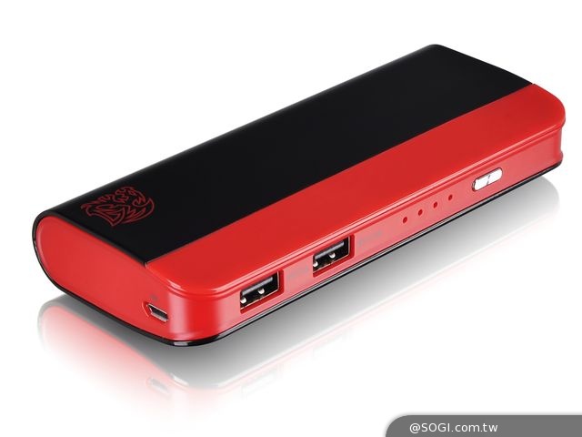 曜越「Tt Dragon 鬥龍 8,800mAh 行動電源」狂放電力 俐落上陣
