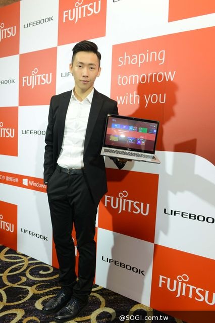 富士通推出內建4G LTE商務筆電 打造「純‧輕量‧零角度」思維 富士通推出內建4G LTE商務筆電 打造「純‧輕量‧零角度」思維
