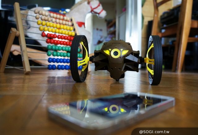 Parrot MiniDrones新一代遙控玩具 Rolling Spider和Jumping Sumo