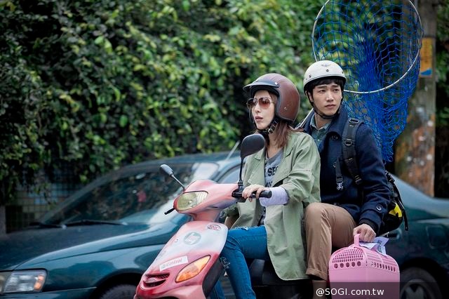 劉以豪《活路》開千萬跑車闊當富公子 怕刮壞車提心吊膽皮皮剉 劉以豪《活路》開千萬跑車闊當富公子 怕刮壞車提心吊膽皮皮剉
