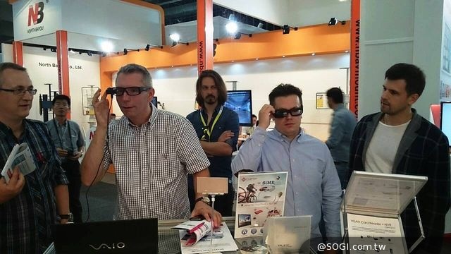 IFA 2014「SiME智慧眼鏡」以智慧化資訊導覽服務 擴增視覺體驗 IFA 2014「SiME智慧眼鏡」以智慧化資訊導覽服務 擴增視覺體驗