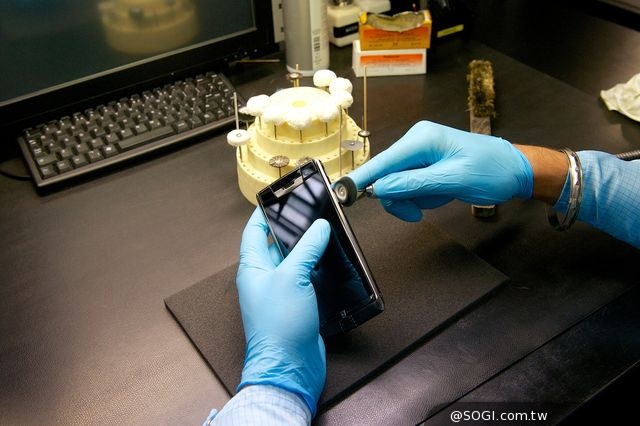 VERTU 唯一使用藍寶石水晶螢幕的奢華手機領導品牌