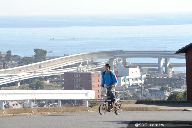 假面騎士佐野岳說謊怕出包 出走東京踏上《從謊言開始的旅程》 假面騎士佐野岳說謊怕出包 出走東京踏上《從謊言開始的旅程》