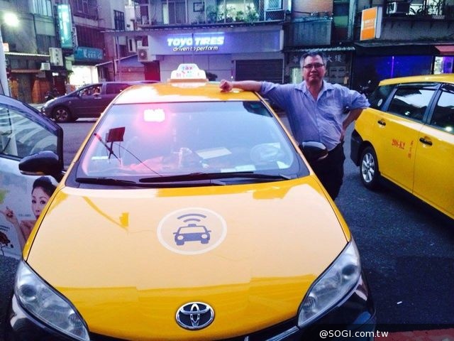 Easy Taxi X Crispy Fruit 齊歡慶「水果小黃CrispyTaxi」現身