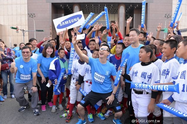 《e起跑向未來 – 2014第10屆 Samsung公益路跑》路跑大使庾澄慶 健康分享愛 《e起跑向未來 – 2014第10屆 Samsung公益路跑》路跑大使庾澄慶 健康分享愛