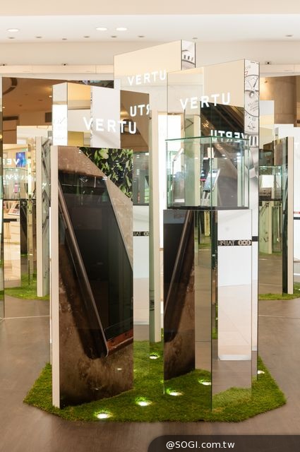 VERTU隆重呈獻全新ASTER系列手機 享譽時尚魅力英國工藝傑作