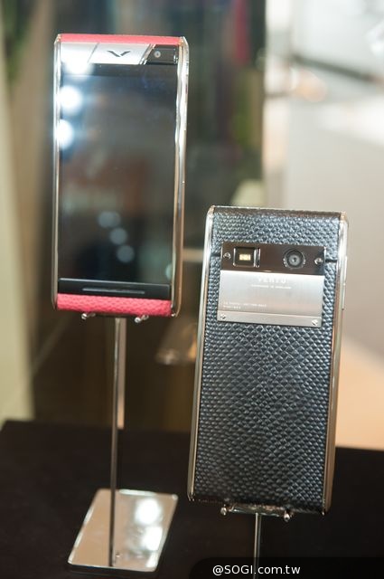 VERTU隆重呈獻全新ASTER系列手機 享譽時尚魅力英國工藝傑作