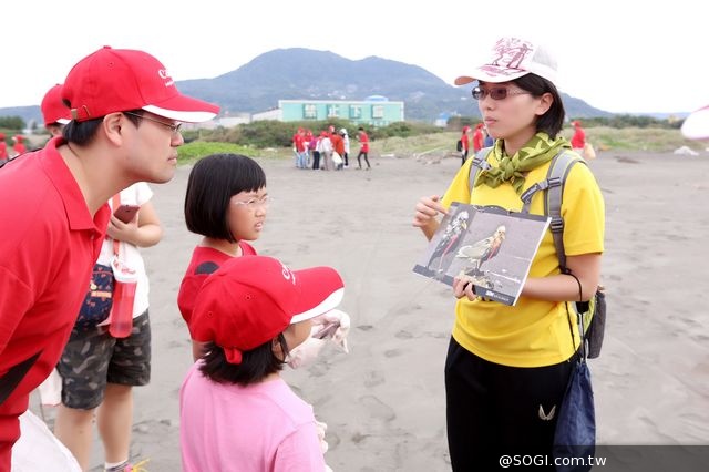 Canon持續實踐綠行動 再度攜手荒野保護協會參與「2014國際淨灘行動」 Canon持續實踐綠行動 再度攜手荒野保護協會參與「2014國際淨灘行動」