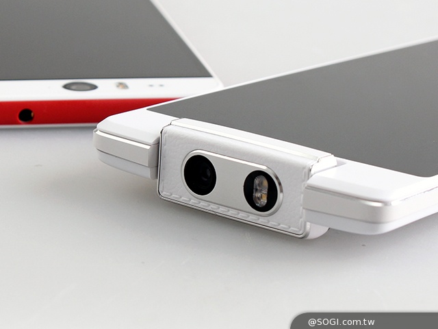 HTC Desire EYE、OPPO N3手机界的自拍神器之争 HTC-Desire-EYE-OPPO-N3-自拍神器-真机照