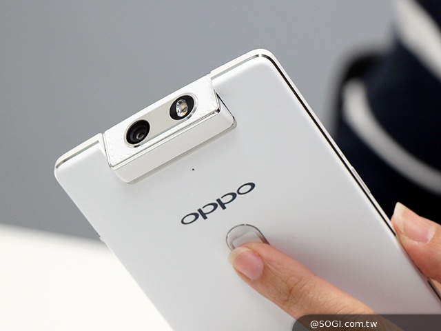 HTC Desire EYE、OPPO N3手机界的自拍神器之争 HTC-Desire-EYE-OPPO-N3-自拍神器-真机照