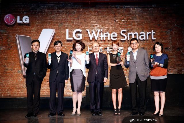 LG Wine Smart 「摺」學魅力 首款4G LTE智慧摺疊機亮相