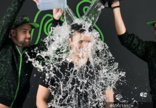 RAZER CEO會見超級粉絲並捐贈10,000美金予ALS漸凍人協會 RAZER CEO會見超級粉絲並捐贈10,000美金予ALS漸凍人協會