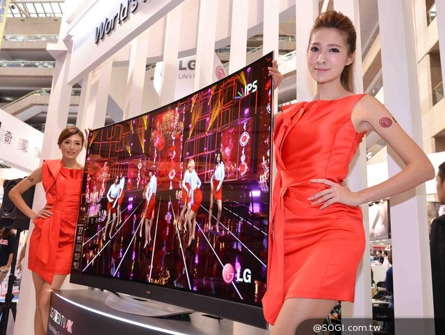 全球最大LG 77型 OLED TV搶先抵台曝光 資訊月好禮大方送
