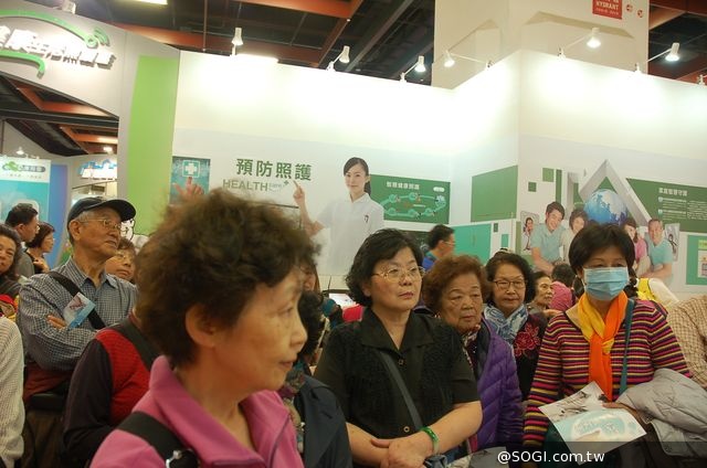 學習科技新知無年齡限制 北市兩團七旬老人社區大學參訪資訊月 學習科技新知無年齡限制 北市兩團七旬老人社區大學參訪資訊月