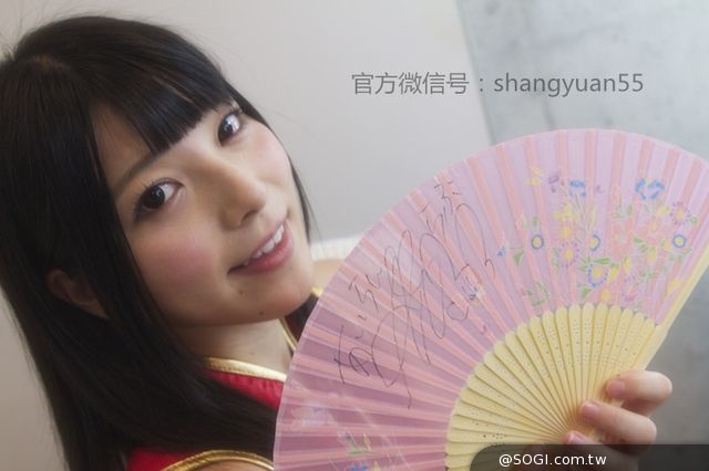 「動漫界第一美少女」上原亞衣開通官方微信 萬人爭搶香水簽名照 「動漫界第一美少女」上原亞衣開通官方微信 萬人爭搶香水簽名照