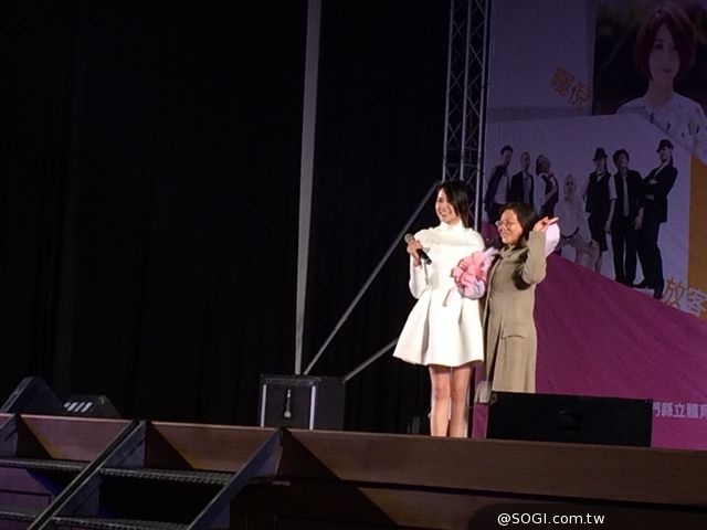 孫羽希首場金門低溫演唱 副縣長鄉親歌迷展熱情 孫羽希首場金門低溫演唱 副縣長鄉親歌迷展熱情