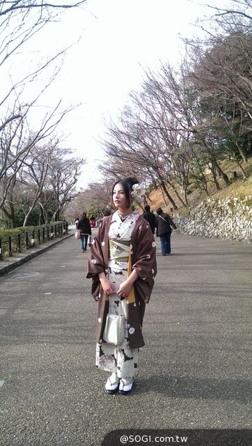 轉角驚見和服美女！下載《愛在轉角》APP再抽十萬大獎