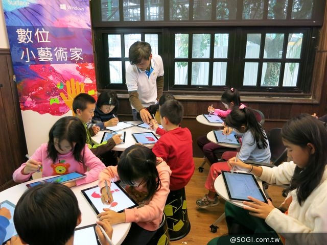 Surface Pro 3「數位小藝術家與 Windows 節慶玩樂包」