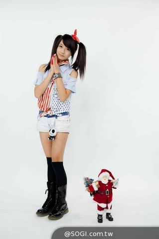 華人第一美少女許雅涵「聖誕咩裝」清涼超級賽亞人 華人第一美少女許雅涵「聖誕咩裝」清涼超級賽亞人