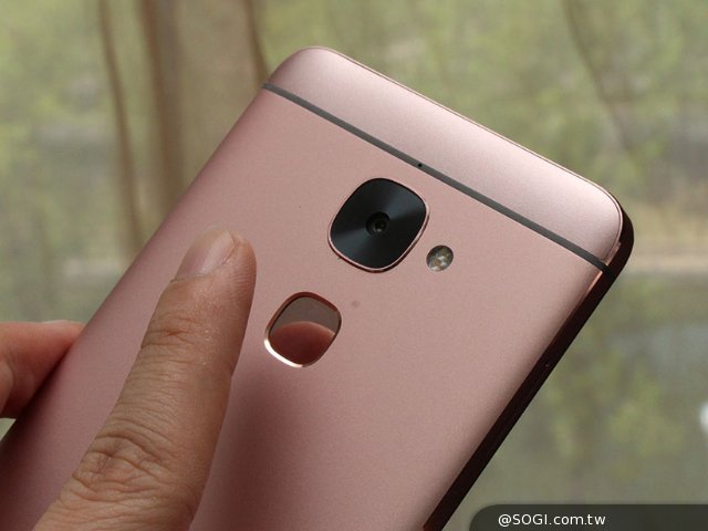 乐视2、2 Pro、Max2发布 首款Type-C音频接口手机 乐视2、2 Pro、Max2发布 首款Type-C音频接口手机